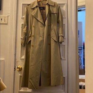 Burberry trench coat Size M